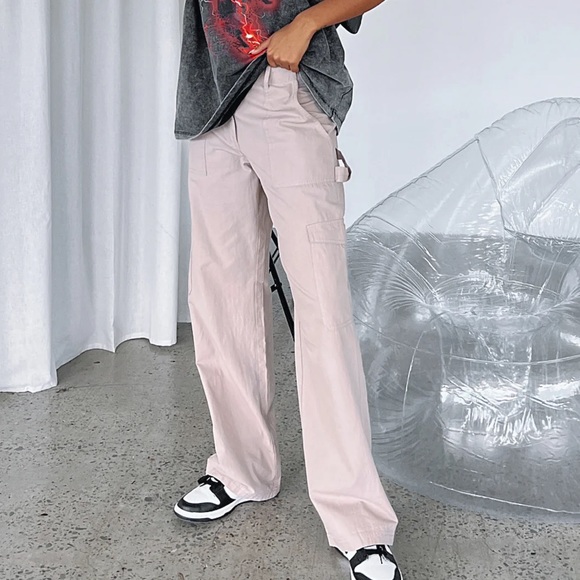 White Fox Boutique - Know Your Worth Low Rise Cargo Pants Beige (XS) brand new - Picture 7 of 9